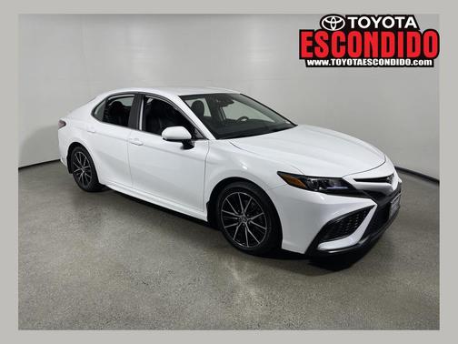 Super White 2021 Toyota Camry SE