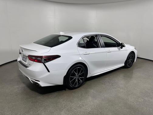 Super White 2021 Toyota Camry SE