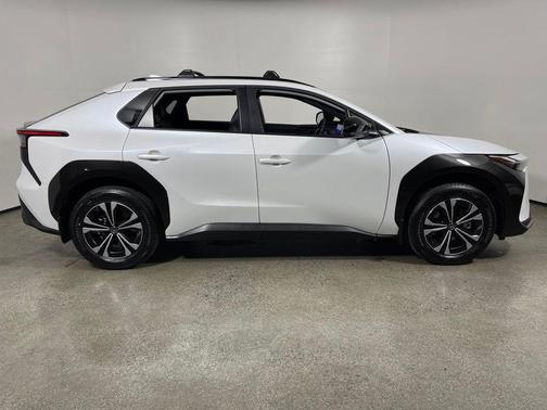 2025 Toyota bZ4X XLE