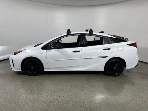 White 2022 Toyota Prius L