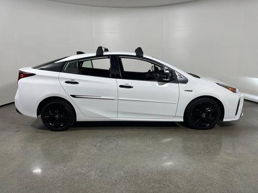 White 2022 Toyota Prius L