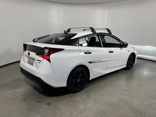 White 2022 Toyota Prius L