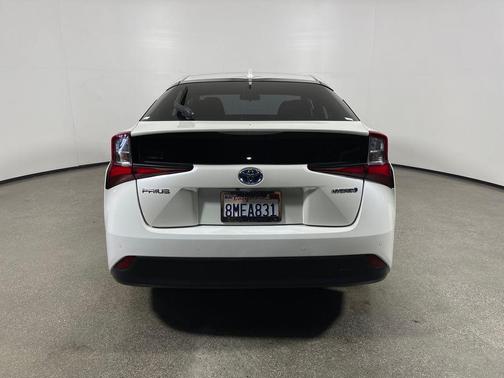 Blizzard Pearl 2019 Toyota Prius LE