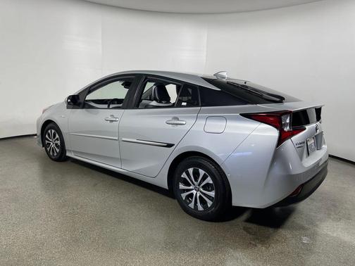 Classic Silver Metallic 2021 Toyota Prius XLE