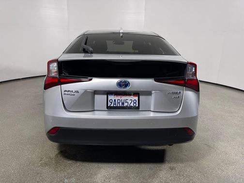 Classic Silver Metallic 2021 Toyota Prius XLE