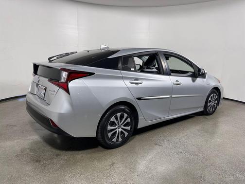 Classic Silver Metallic 2021 Toyota Prius XLE