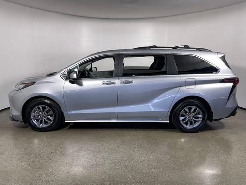 2023 Toyota Sienna XLE 7 Passenger