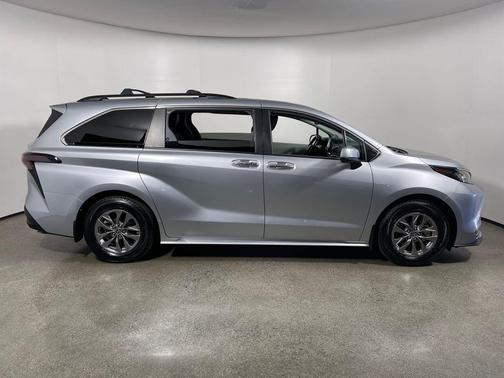 2023 Toyota Sienna XLE 7 Passenger