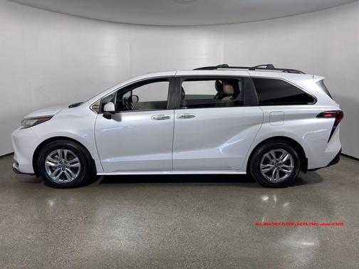 2022 Toyota Sienna XLE