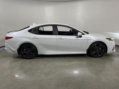 Wind Chill Pearl 2026 Toyota Camry XSE