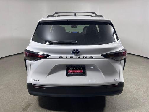 2025 Toyota Sienna LE