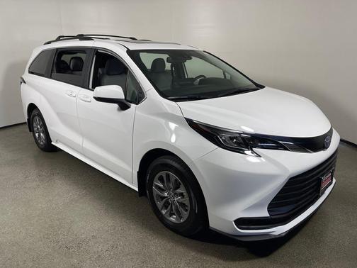 2025 Toyota Sienna LE