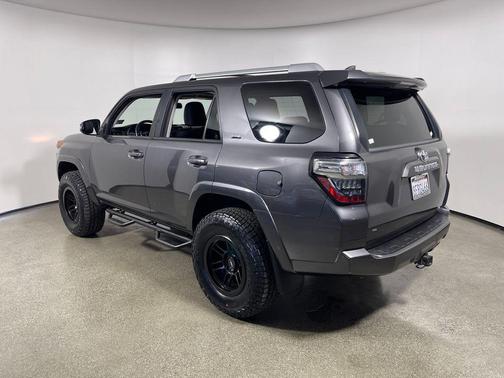 Magnetic Gray Metallic 2018 Toyota 4Runner SR5 Premium