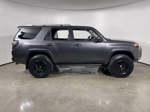 Magnetic Gray Metallic 2018 Toyota 4Runner SR5 Premium