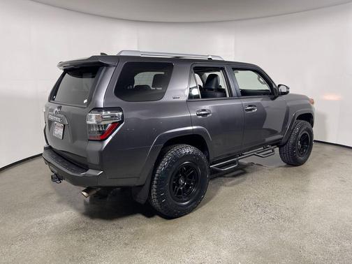 Magnetic Gray Metallic 2018 Toyota 4Runner SR5 Premium