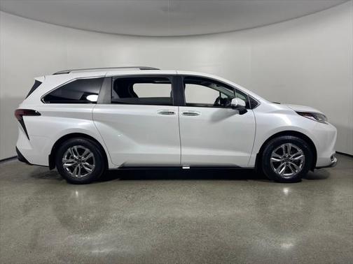 2023 Toyota Sienna Limited 7-Passenger