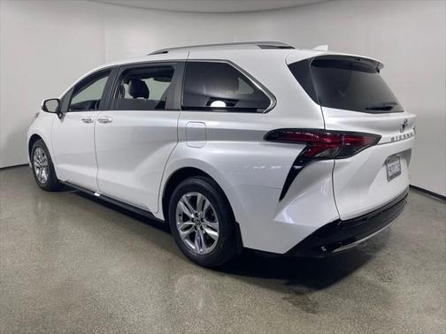2023 Toyota Sienna Limited 7-Passenger