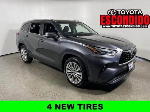 Magnetic Gray Metallic 2023 Toyota Highlander Platinum
