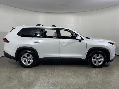 2026 Toyota Highlander LE