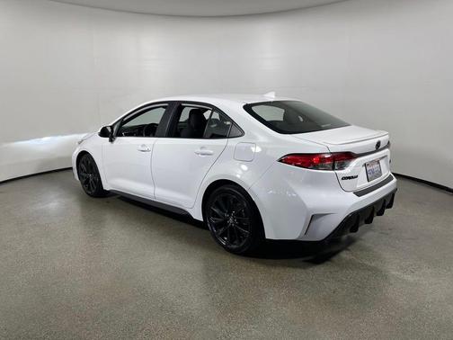 Ice Cap 2025 Toyota Corolla SE