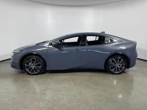 2025 Toyota Prius XLE