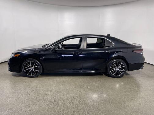Midnight Black Metallic 2024 Toyota Camry SE