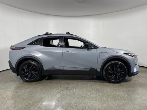 Cement 2026 Toyota C-HR SE