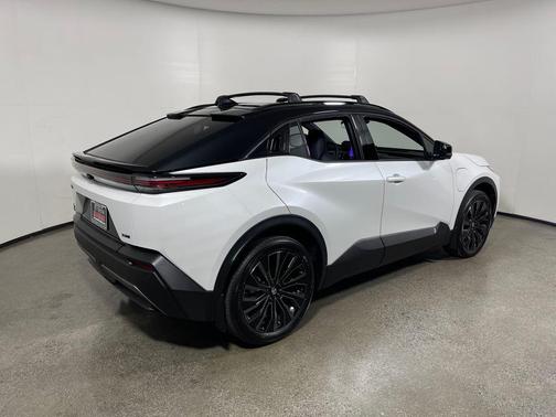 Wind Chill Pearl w/Midnight Black Metallic Roof 2026 Toyota C-HR XSE