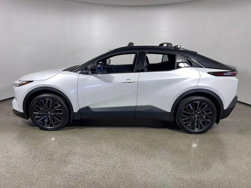 Wind Chill Pearl w/Midnight Black Metallic Roof 2026 Toyota C-HR XSE