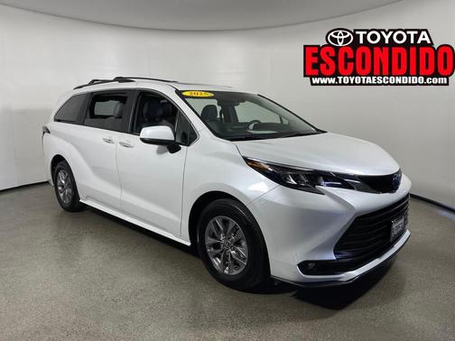 2025 Toyota Sienna XLE