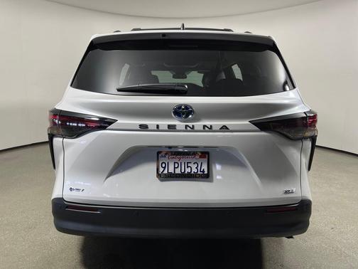 2025 Toyota Sienna XLE