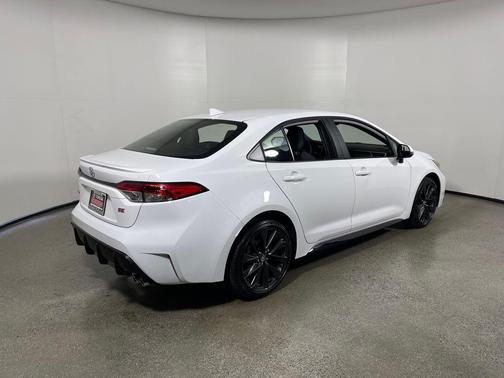 Ice Cap 2026 Toyota Corolla SE