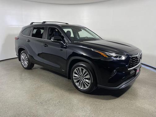 Midnight Black Metallic 2026 Toyota Highlander Hybrid Platinum