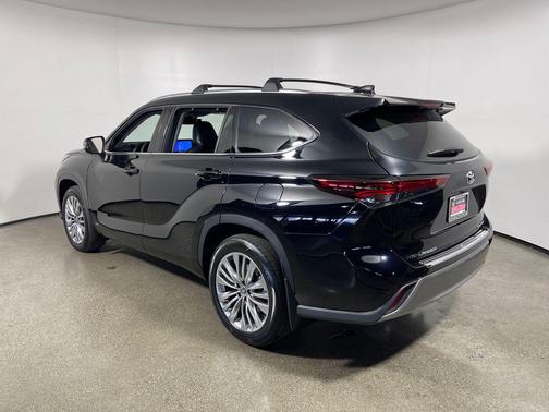 Midnight Black Metallic 2026 Toyota Highlander Hybrid Platinum