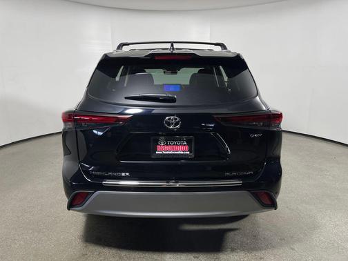 Midnight Black Metallic 2026 Toyota Highlander Hybrid Platinum