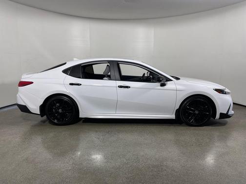 Ice Cap 2025 Toyota Camry SE