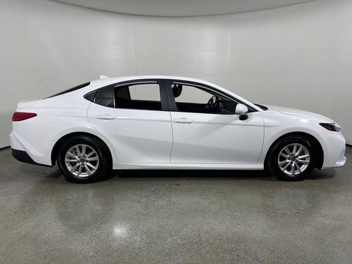 Ice Cap 2025 Toyota Camry LE