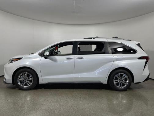 2022 Toyota Sienna Platinum