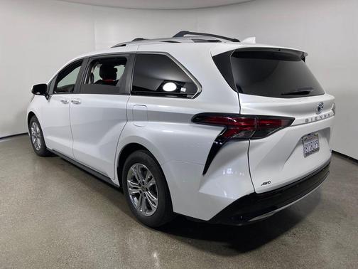 2022 Toyota Sienna Platinum