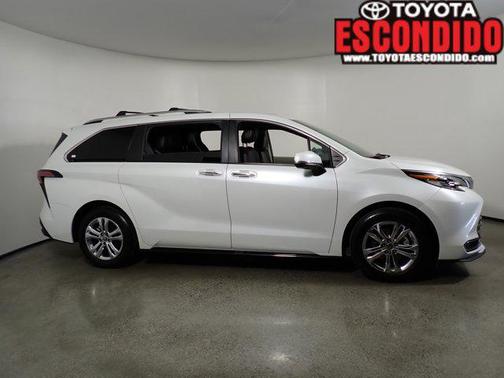 2022 Toyota Sienna Platinum 7 Passenger