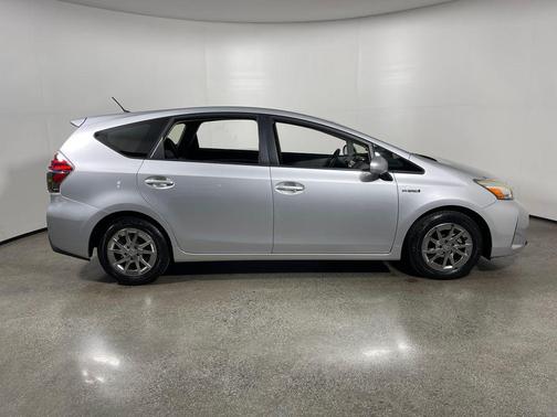 Classic Silver Metallic 2016 Toyota Prius v Two