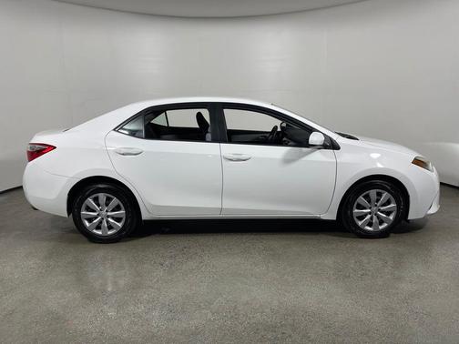 Super White 2014 Toyota Corolla LE