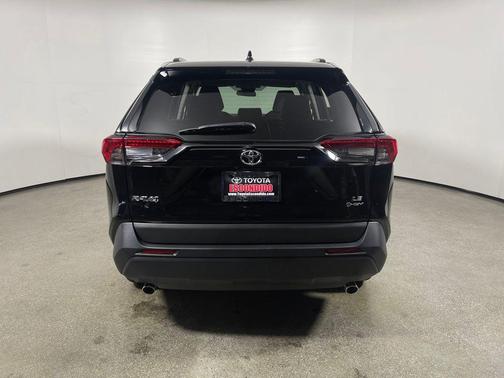 2025 Toyota RAV4 Hybrid SE