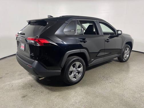 2025 Toyota RAV4 Hybrid SE