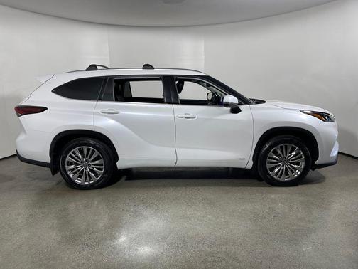 2024 Toyota Highlander Hybrid Platinum