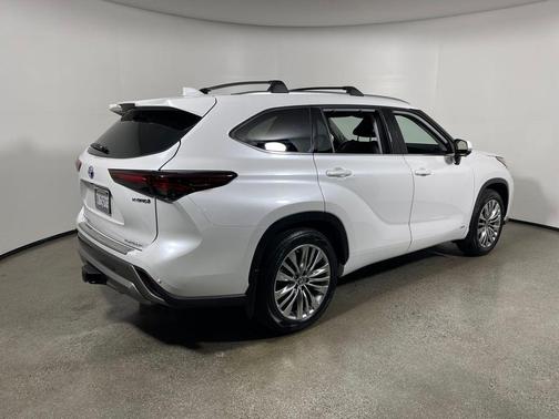2024 Toyota Highlander Hybrid Platinum