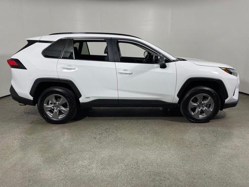 2025 Toyota RAV4 Hybrid SE