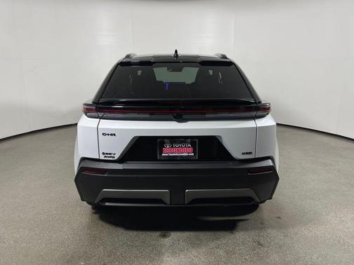 Wind Chill Pearl w/Midnight Black Metallic Roof 2026 Toyota C-HR XSE