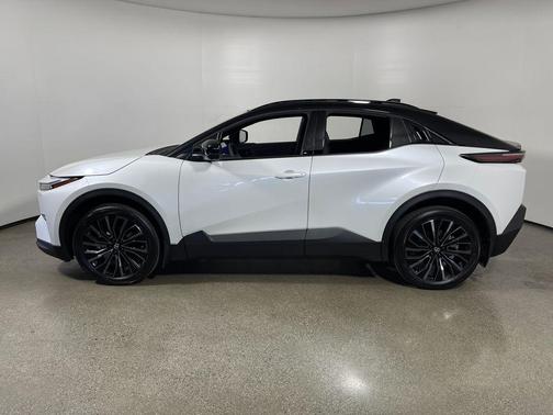 Wind Chill Pearl w/Midnight Black Metallic Roof 2026 Toyota C-HR XSE