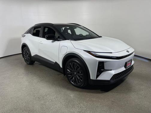 Wind Chill Pearl w/Midnight Black Metallic Roof 2026 Toyota C-HR XSE
